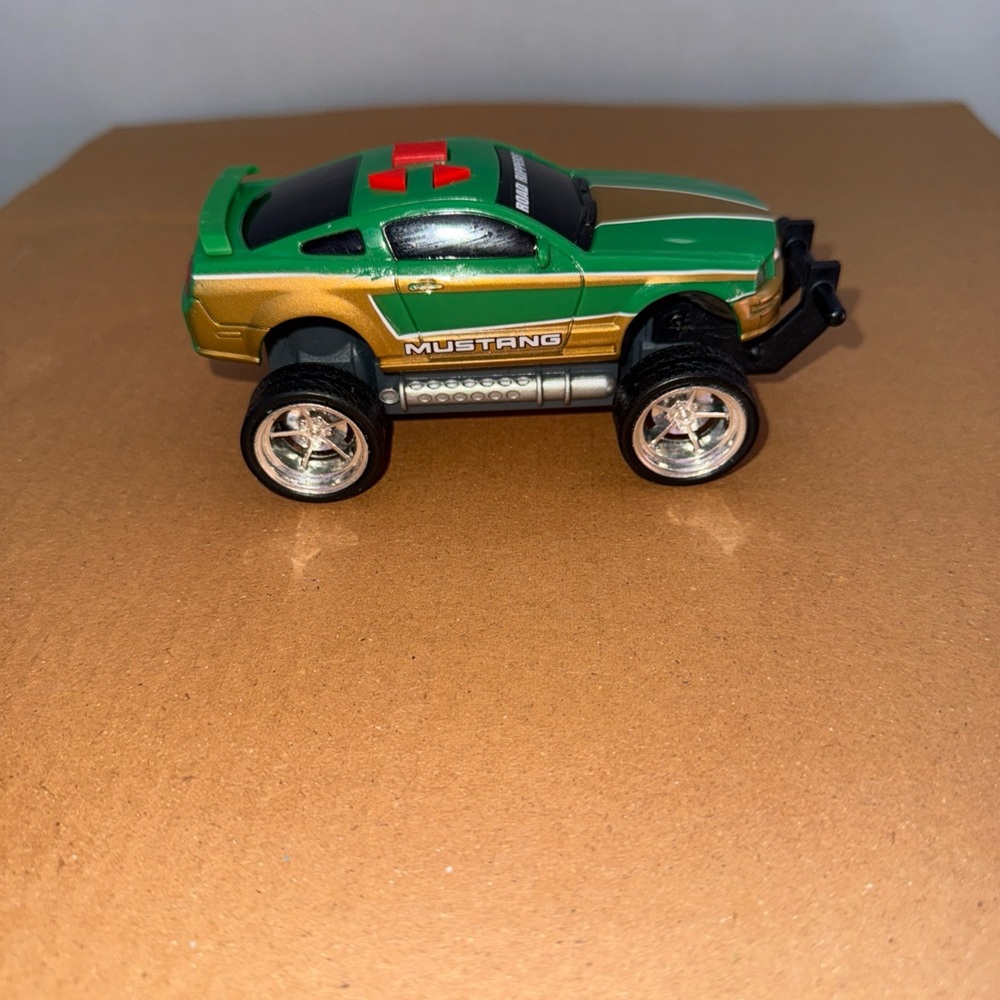 Road Rippers Green Gold Mustang Lights Motion Sound WORKS